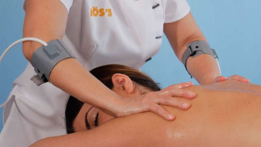 Quiro-masaje con brazaletes resistivos